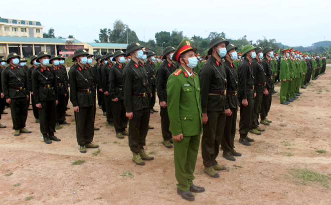 300 chiến sĩ của hai tỉnh Yên Bái và Lai Châu tham gia huấn luyện khóa mới.